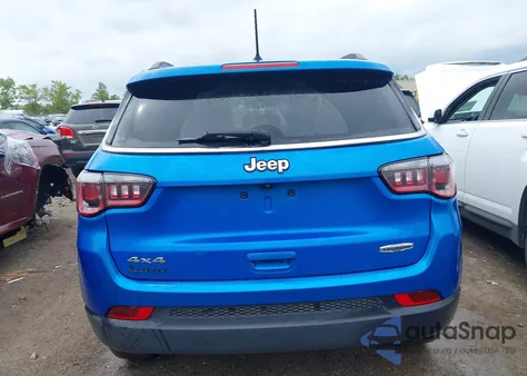 2018 Jeep Compass Latitude 4X4 from USA, damaged, VIN 3C4NJDBB6JT479473